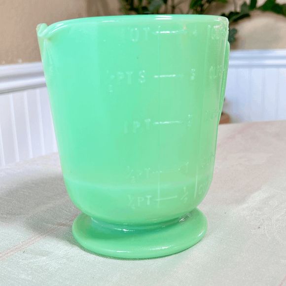 Jadeite Glass Large 4 Cup Measuring Cup Pitcher w/ Markers - Picture 5 of 6